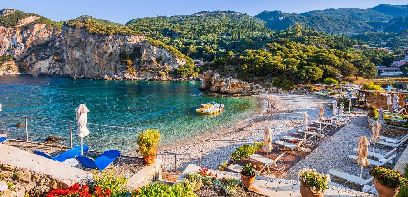 Greek isle dreaming © Shutterstock