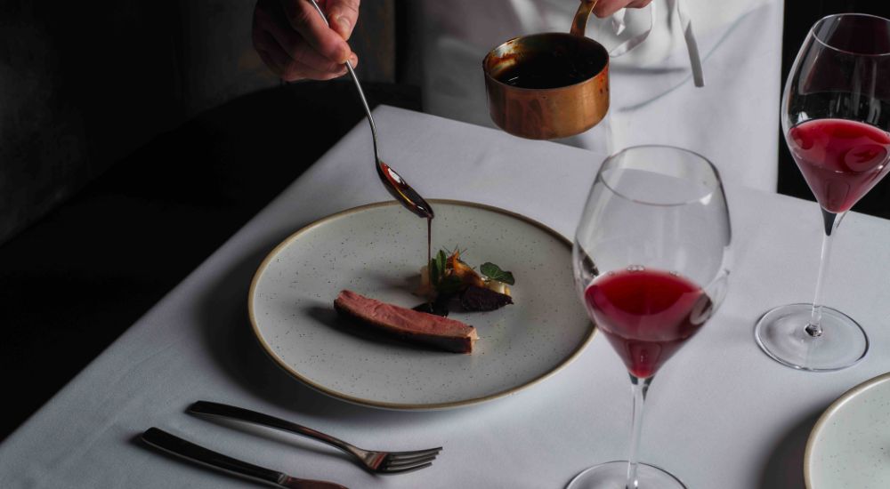 Akaiito beef dish with red wine