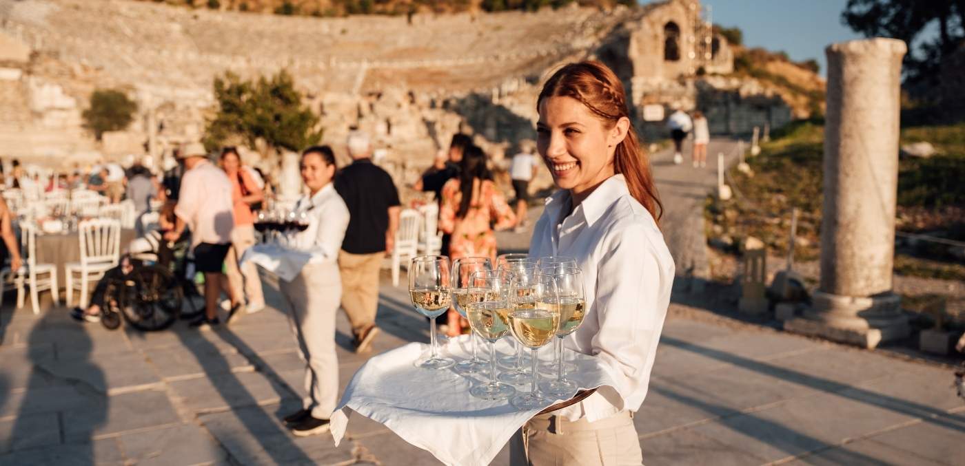 waitress serving drinsk