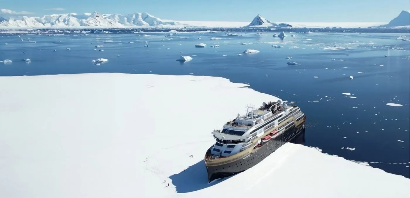 MS Fridtjof Nansen © HX Expeditions/Martin Hain