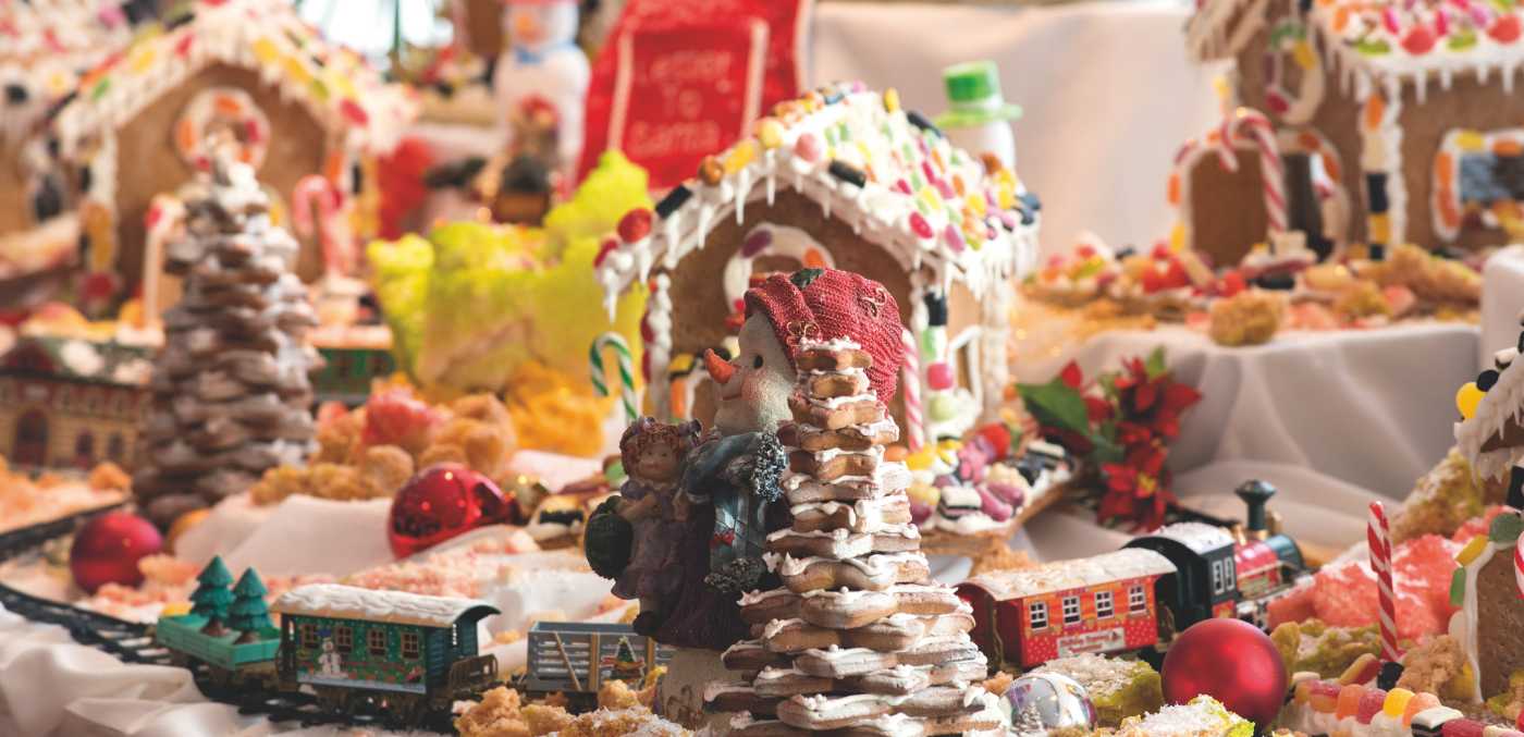 Gingerbread cookies and houses onboard