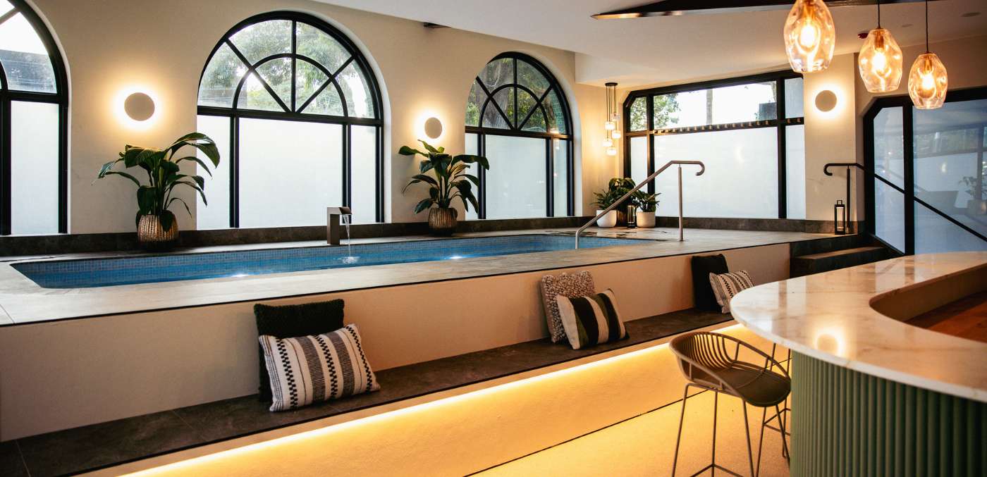 Mineral pool and Placebo Bar
