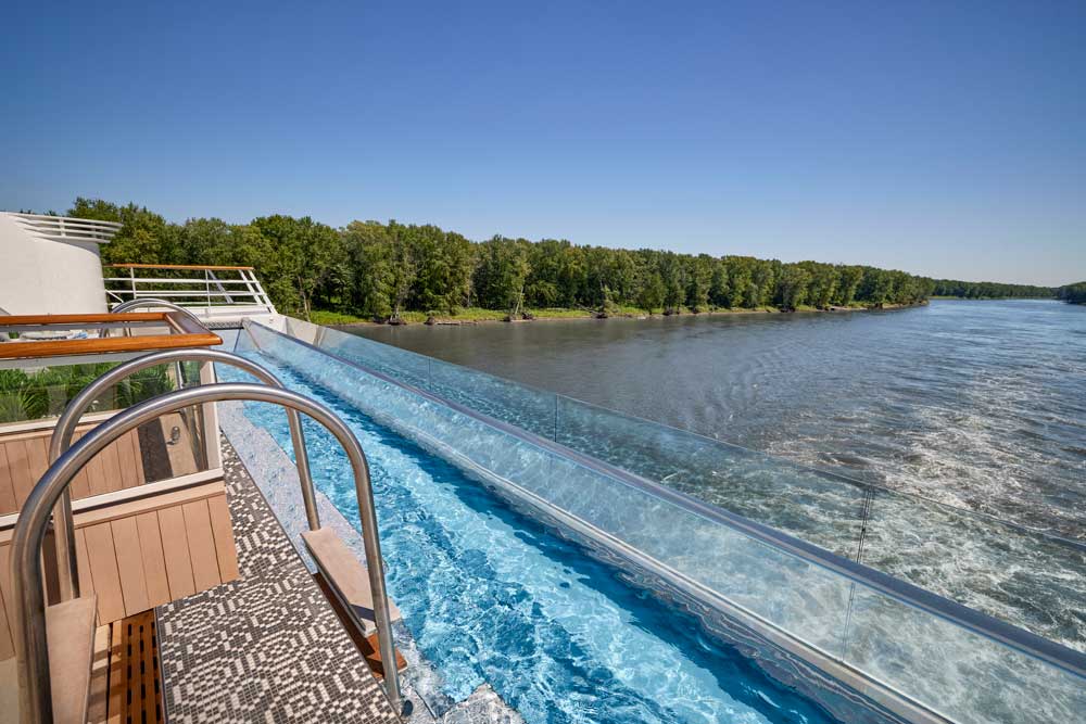 The Infinity Plunge Pool on Viking Mississippi