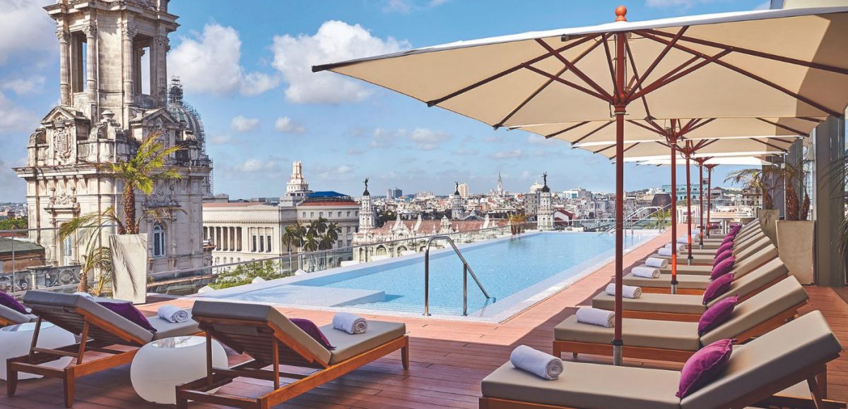 rooftop pool at gran hotel manzana kempinski_discover Cuba on Abercrombie & Kent's 13-day tour