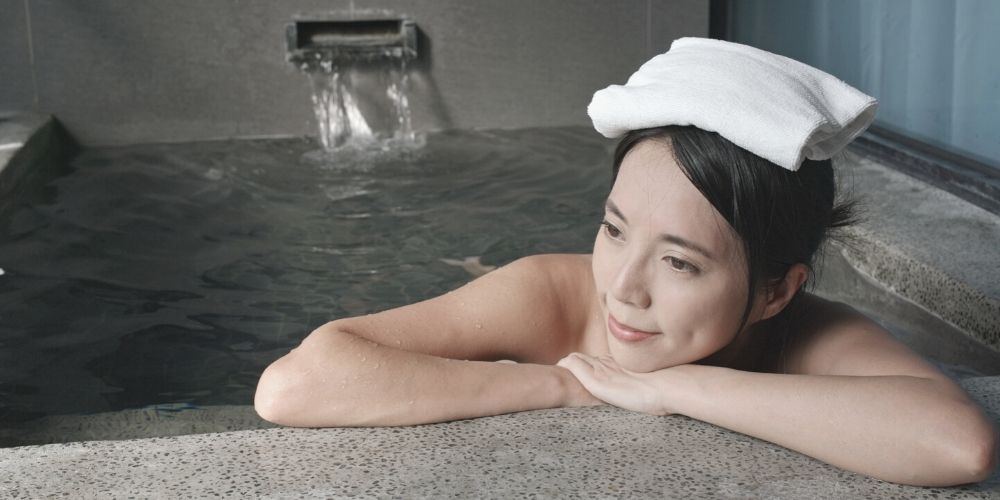 Japanese onsen etiquette towels
