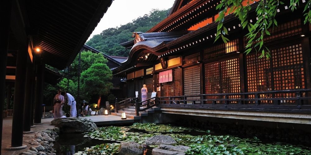 Japanese onsen etiquette