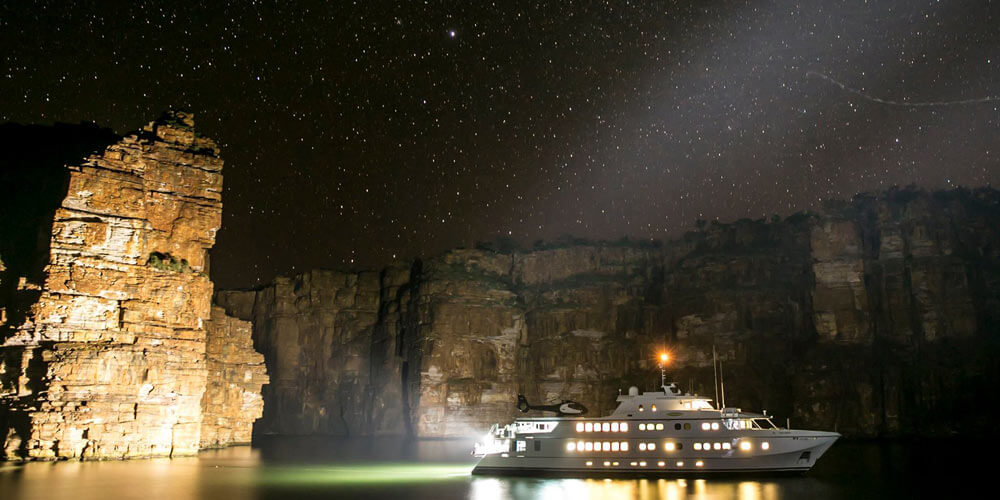 King George at night